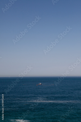 fishing boat throwing its fishing net © EDUARDO RIBAS