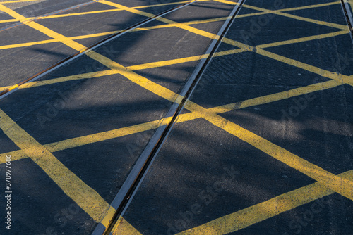 yellow lines pattern