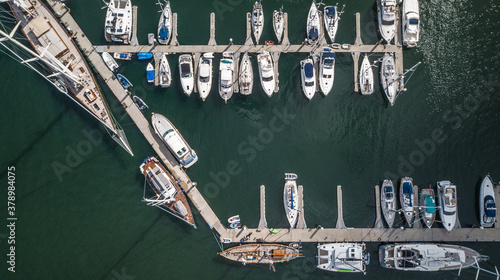 Φωτογραφία top down view of a marina