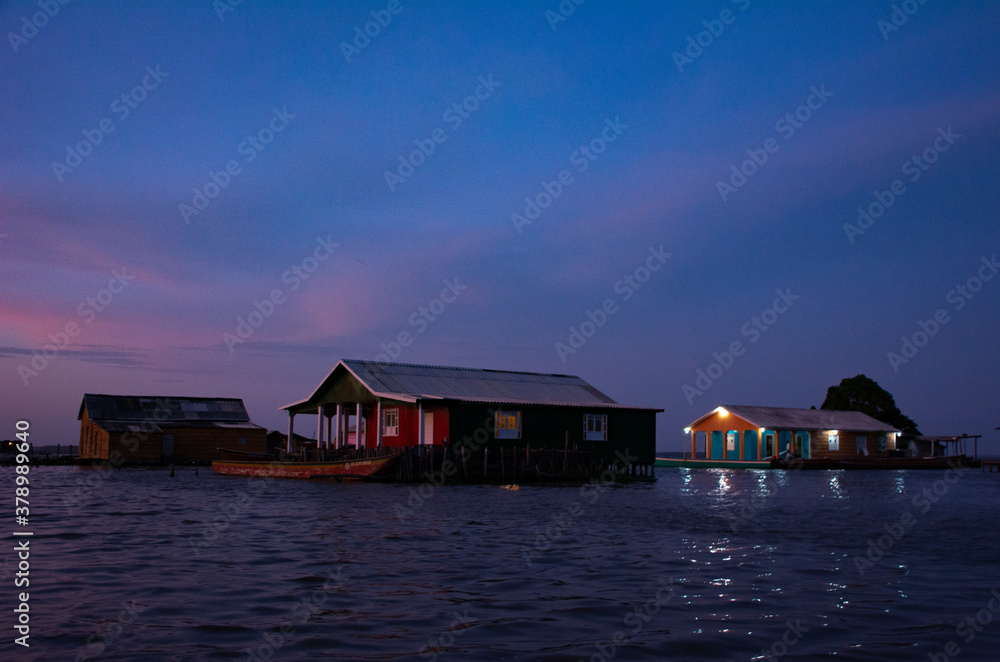 Amanecer. Nueva Venecia, Colombia Amanecer. Nueva Venecia, Colombia