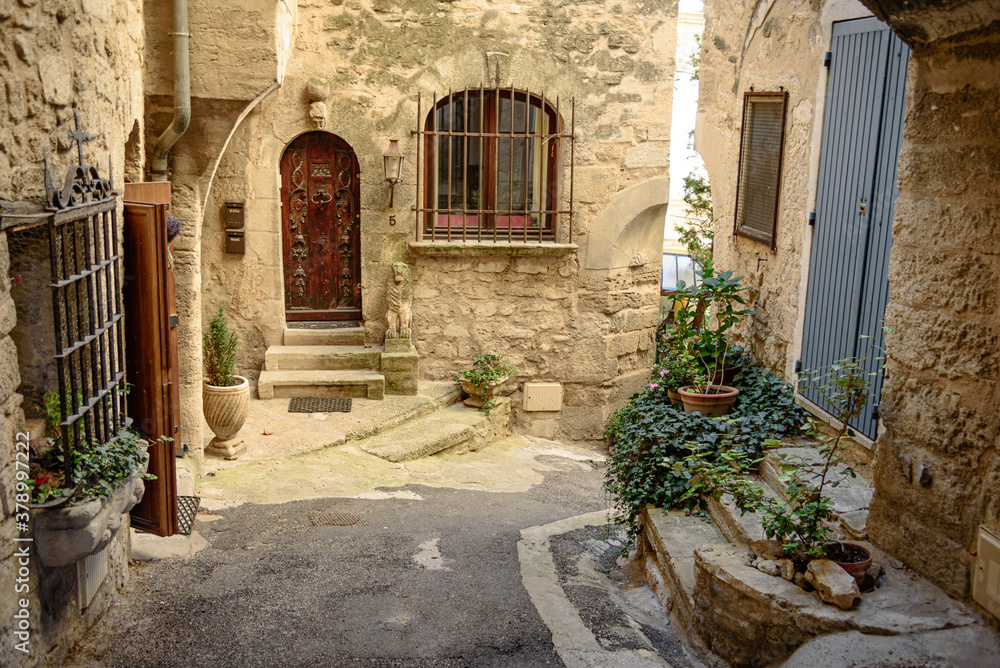 Le calme des villages de Provence