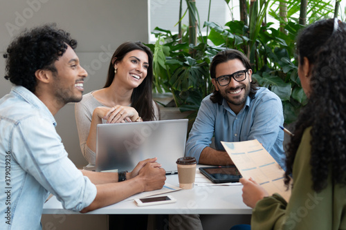 Canvastavla Profile of brazilian black woman with papers leading presentation for teammates in office or coworking space