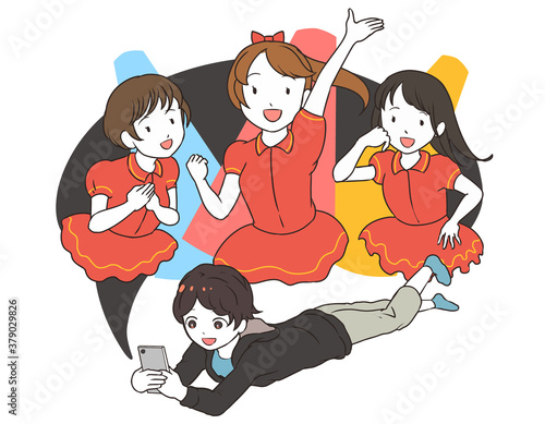 スマホゲームで遊ぶ男の子　アイドル系