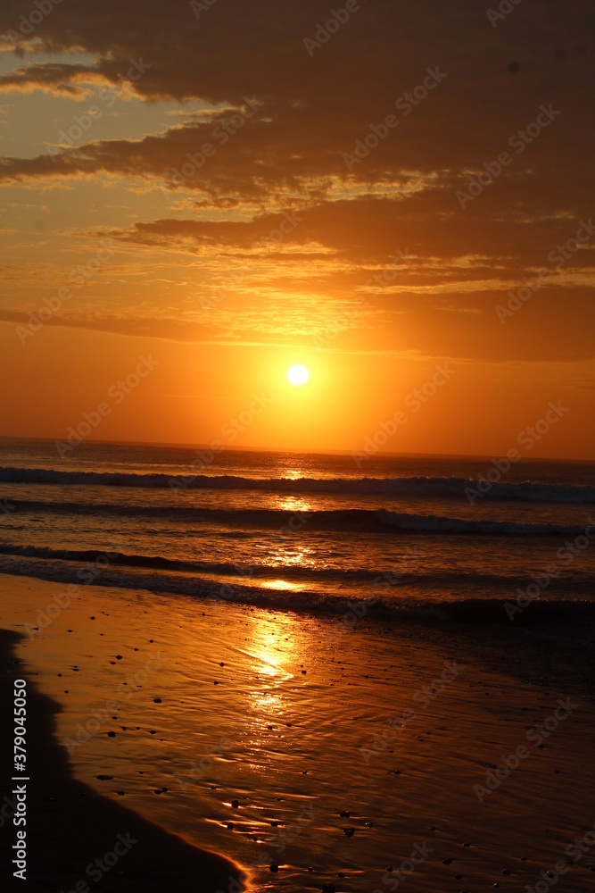 Naklejka premium sunset over the sea