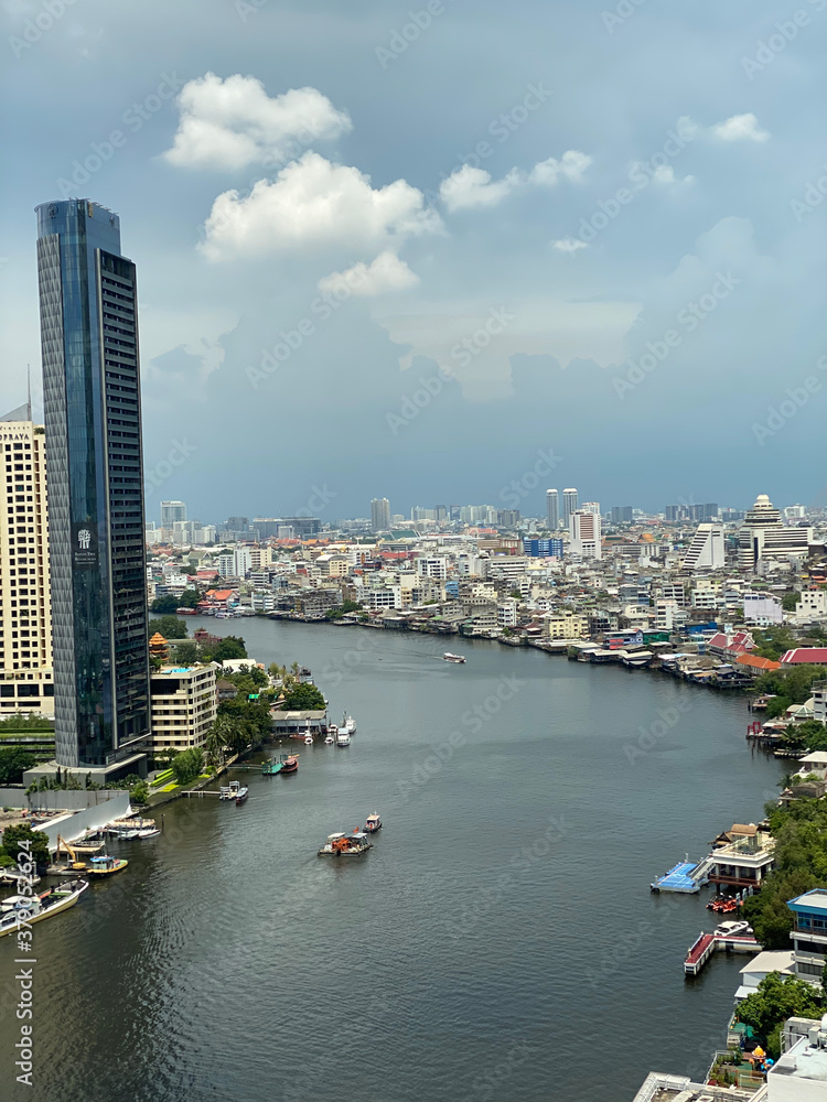 Obraz premium High angle Bangkok city river views