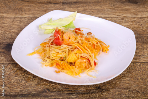 Thai salad with papaya and prawn