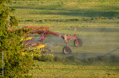 Traktor bei der Feldbestellung, Landwirtschaft