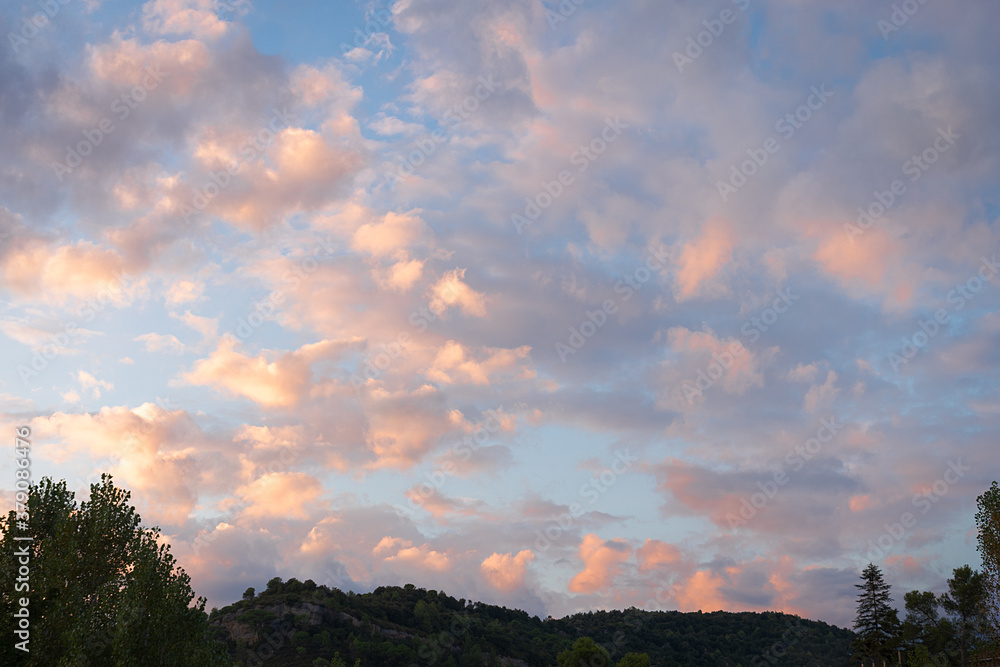 Obraz premium cielo anaranjado al atrdecer
