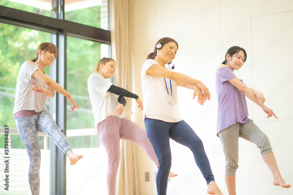 Fototapeta premium ダンス・エアロビレッスン