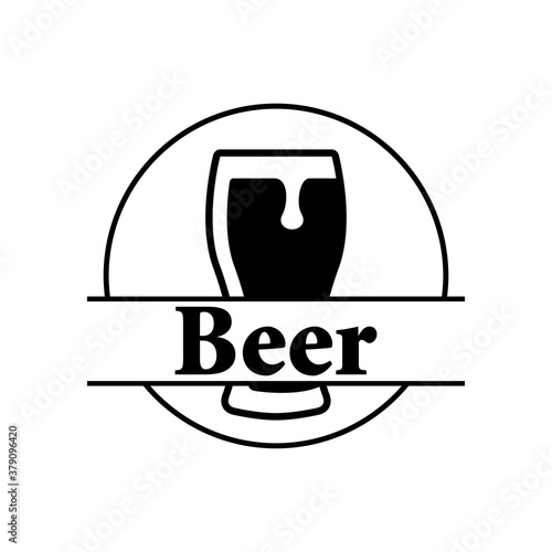 Pinta de cerveza. Logotipo vaso de cerveza vintage con espuma en círculo con texto Beer en color negro