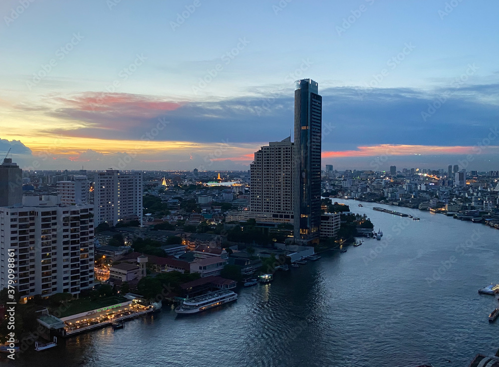 Fototapeta premium Bangkok city skyline at dusk