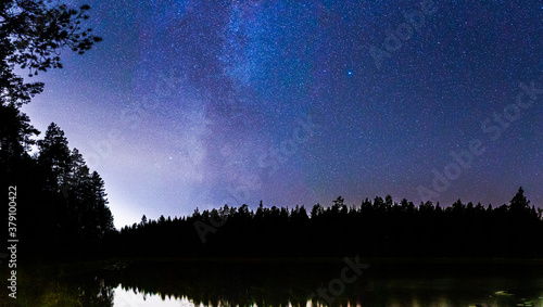 Fototapeta Naklejka Na Ścianę i Meble -  Milkyway over lake in Finland (panorama)