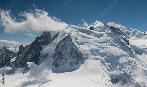 Avalanche sur la montée du Mont Blanc du Tacul , France