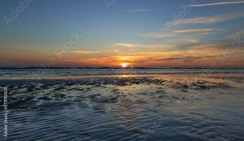Obraz na płótnie Zachód słońca na plaży w Egmond aan Zee, Holandia Północna. w salonie