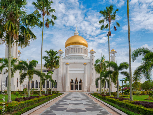 Omar Ali Saifuddin Mosque in Bandar Seri Begawan, Brunei