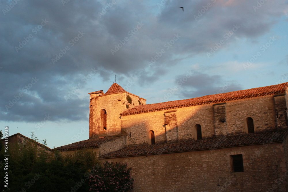 Eglise Saint Michel de Velleron au crépuscule