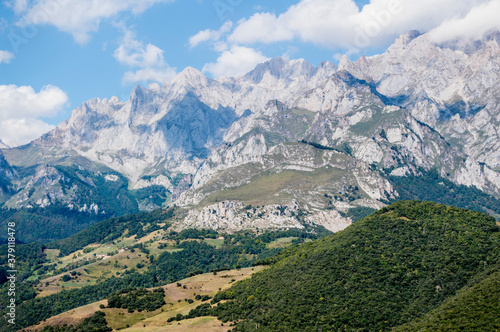 Montañas altas, Parque natural Picos de Europa y su entorno en Cantabria © Cristina