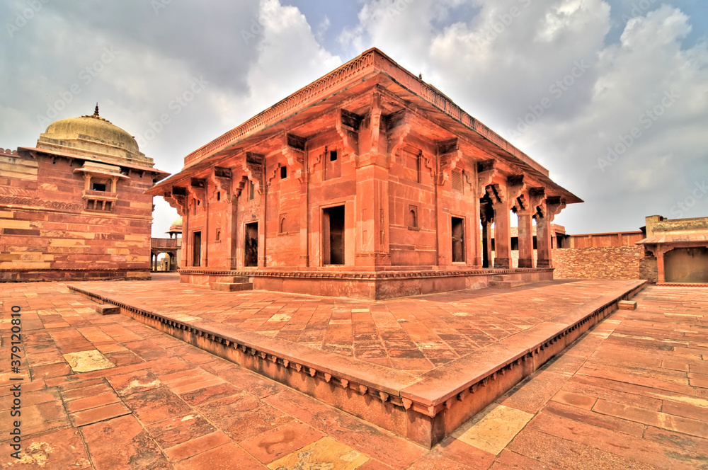 Fatehpur Sikri  – zespół architektoniczny dawnej stolicy Wielkich Mogołów na zachód od Agry, Indie;