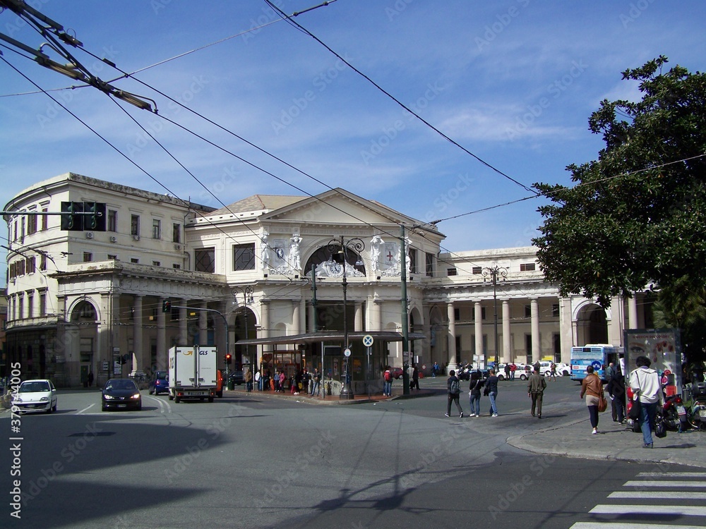 Piazza Aquaverde vor dem Hauptbahnhof von Genua Italien Piazza Aquaverde in front of Genoa's central station