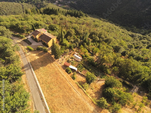 Village de montagne dans les Cévennes, vue aérienne