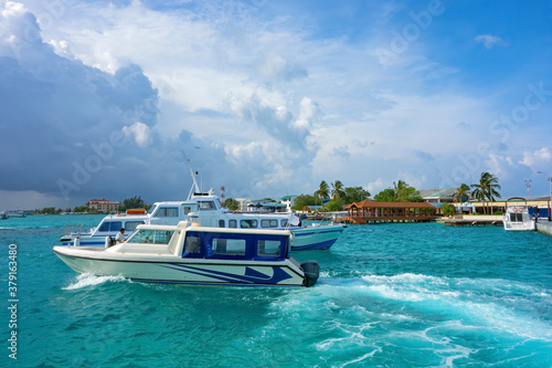 boat on the sea © Globus 60