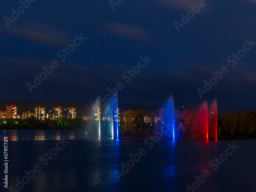 Near the island posadny from the water beat multicolored fountains, which looks especially beautiful in the dark against the background of the night city.