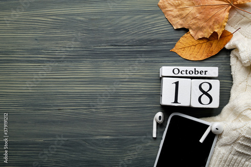 Foto eighteenth day of autumn month calendar october with copy space