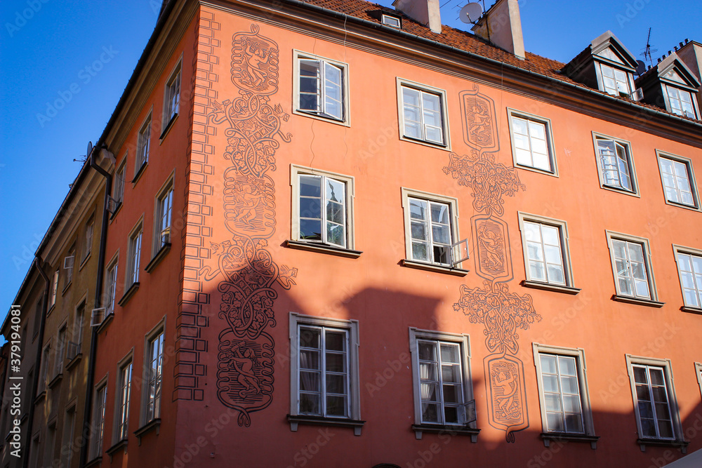 Obraz premium Warsaw, Poland - May 10, 2018: Exteriors Of The Houses In Old Center City.
