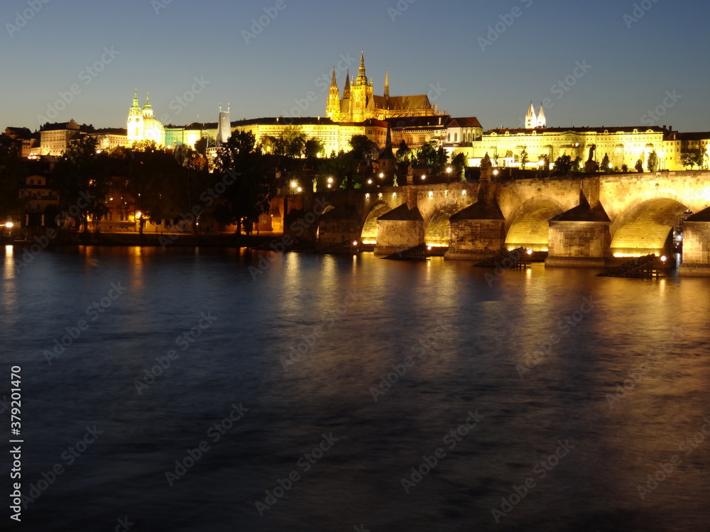 Abends an der Karlsbrücke, in Prag