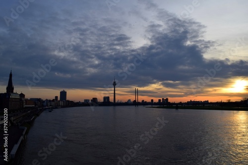 Düsseldorf bei Sonnenuntergang © Marco