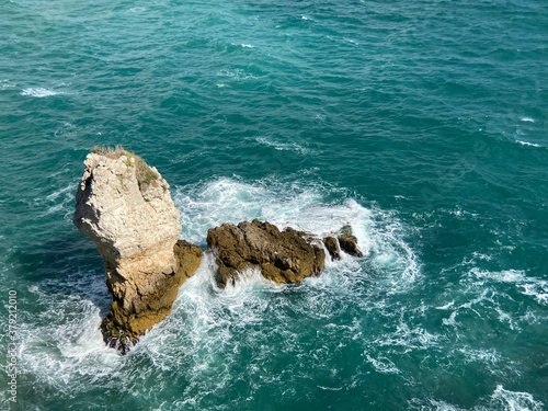 waves on the rocks © Raw2Cut