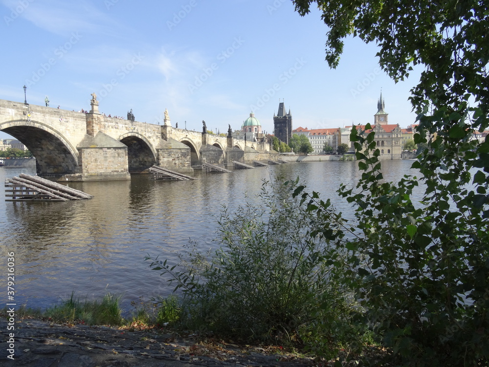 Blick zur Karlsbrücke in Prag