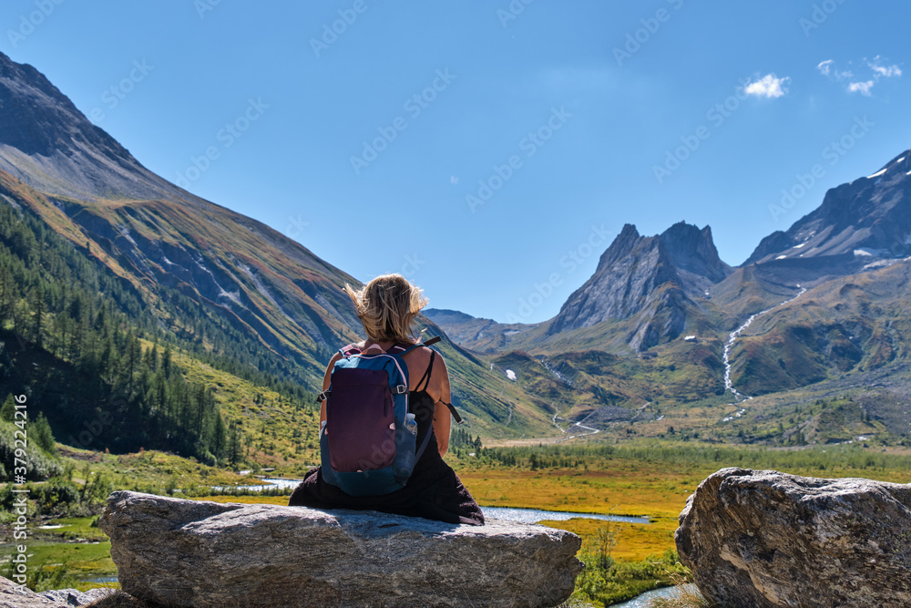 Fototapeta premium Woman hiker looking the mountains landscape