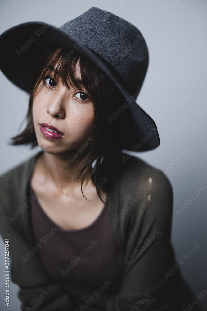 帽子の女性 帽子の女性