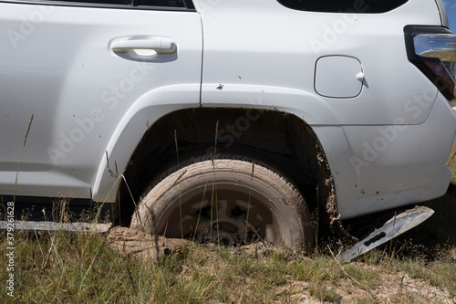 SUV got stuck in the mud © lzf