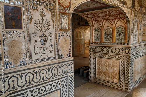 Mirror decorations of the Sheesh Mahal in Amber photo