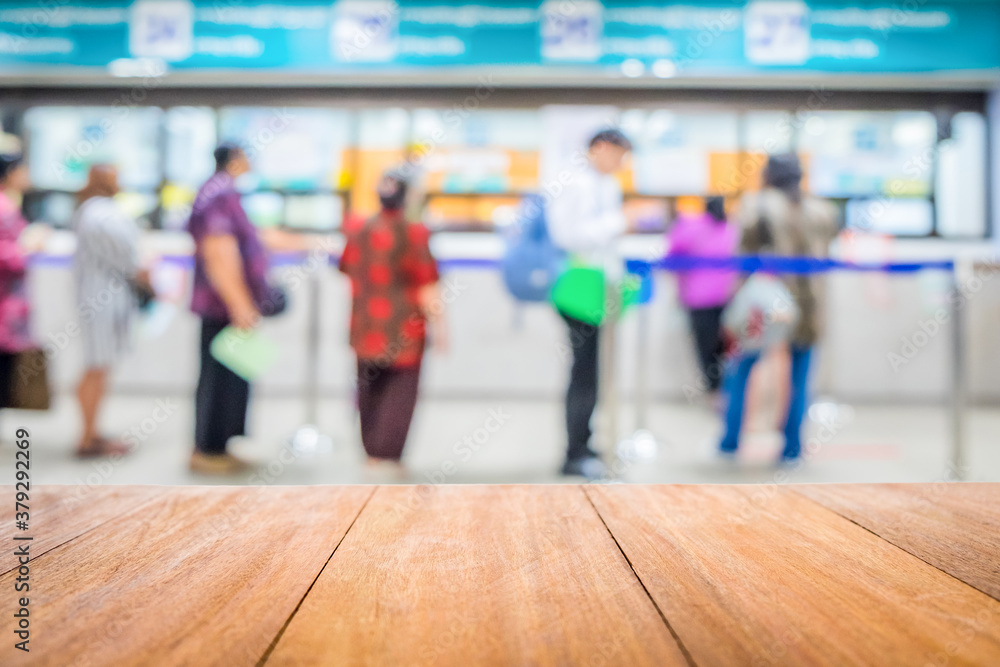 Obraz premium Wooden table in the hospital lobby background.