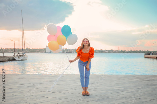 Young woman with balloons o...