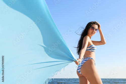 Beautiful young woman on se...