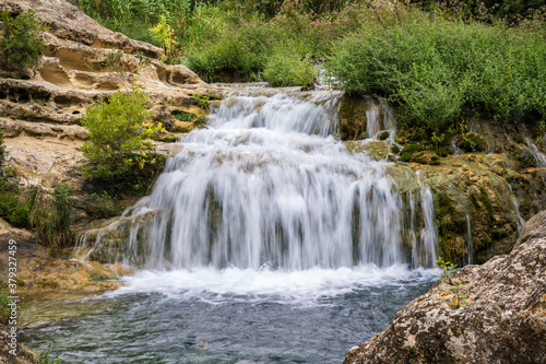 Fototapeta Naklejka Na Ścianę i Meble -  Wunderschöner Wasserfall in der sizilianischen Schlucht Cava Grande