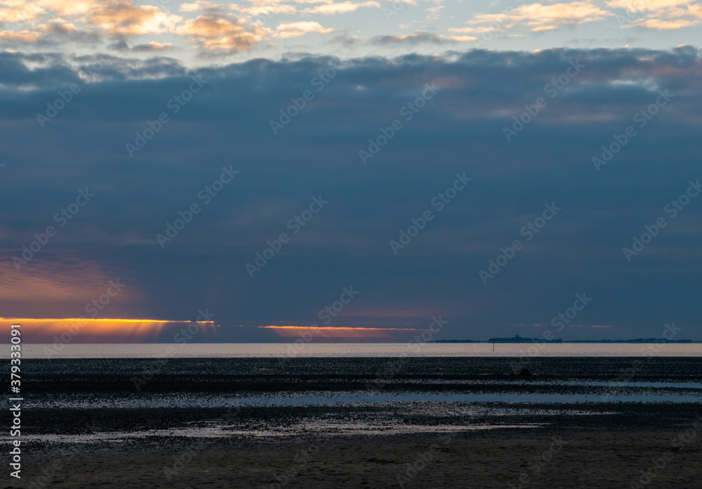Sonnenuntergang an der Nordsee vor der Insel Neuwerk, von Cuxhaven Sahlenburg aus gesehen