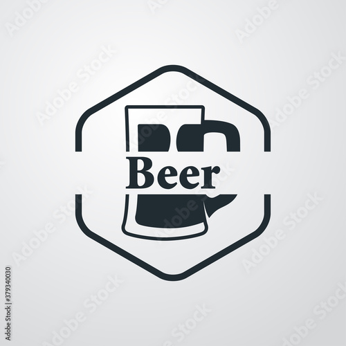 Pinta de cerveza. Logotipo jarra de cerveza vintage con espuma en hexágono con texto Beer en fondo gris