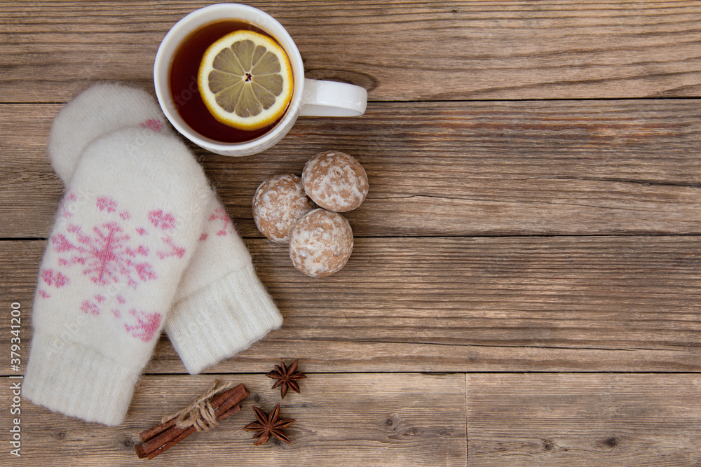 tea with lemon and gingerbread