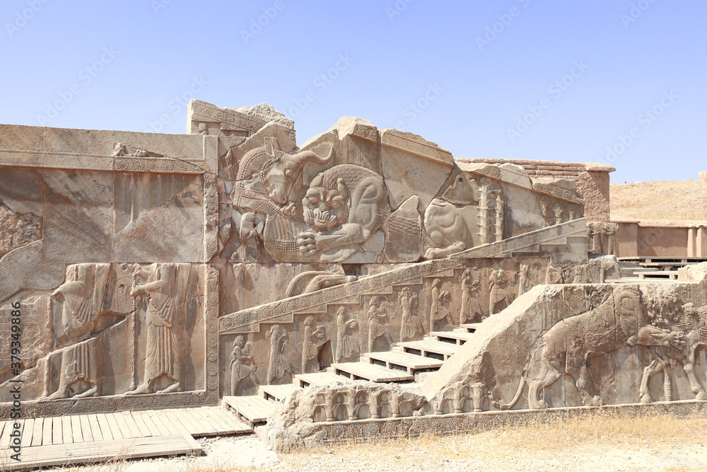 Obraz premium Famous bas-relief on the wall in ancient city Persepolis, Iran