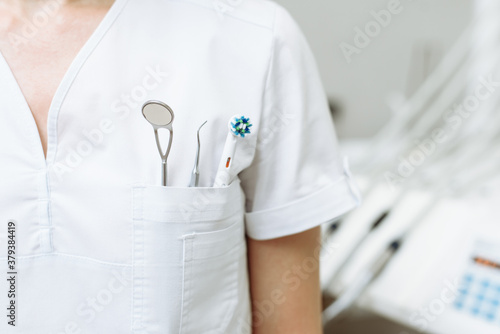 Foto Female dentist with tools