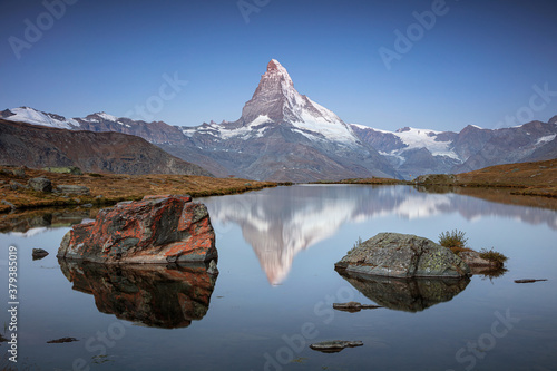 Obraz na płótnie Matterhorn, Swiss Alps. Landscape image of Swiss Alps with Stellisee and Matterhorn in the background during sunrise. w salonie