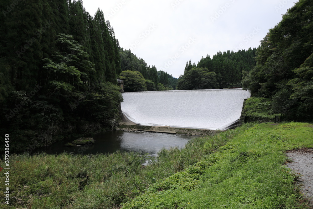 Fototapeta premium 日本一美しい白水ダム