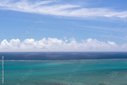 Fototapeta Naklejka Na Ścianę i Meble -  沖縄南城の美しい空と海