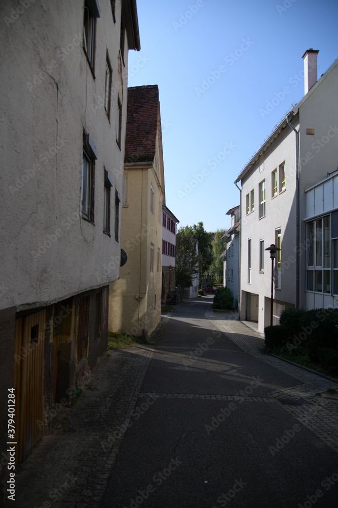eine historische Dorfstraße