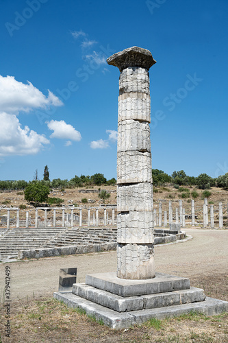 Einzelne Säule bei der Stoa, in der Ausgrabungsstätte Messeni, Peloponnes, Griechenland